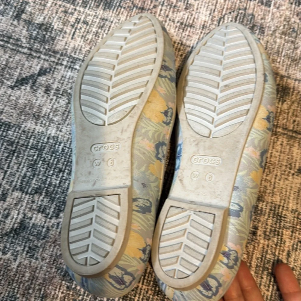 Crocs Eve Graphic Floral Flat size 6 - Picture 3 of 5